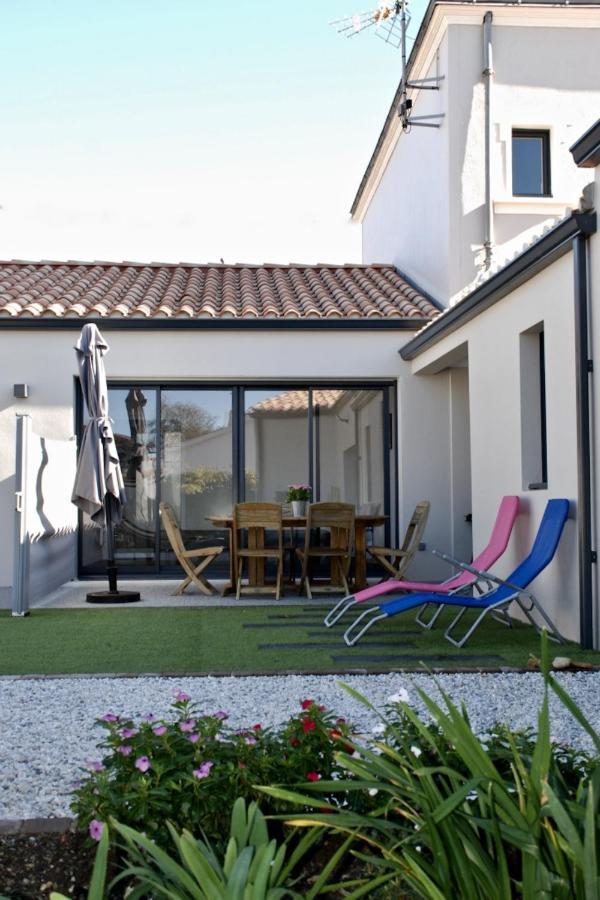 Le Cachet D'Une Maison De Centre-Bourg A Beauvoir-Sur-Mer Exterior photo
