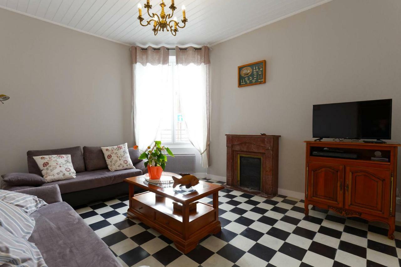 Le Cachet D'Une Maison De Centre-Bourg A Beauvoir-Sur-Mer Exterior photo